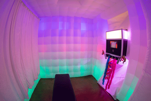 enclosed booth - Green Screen